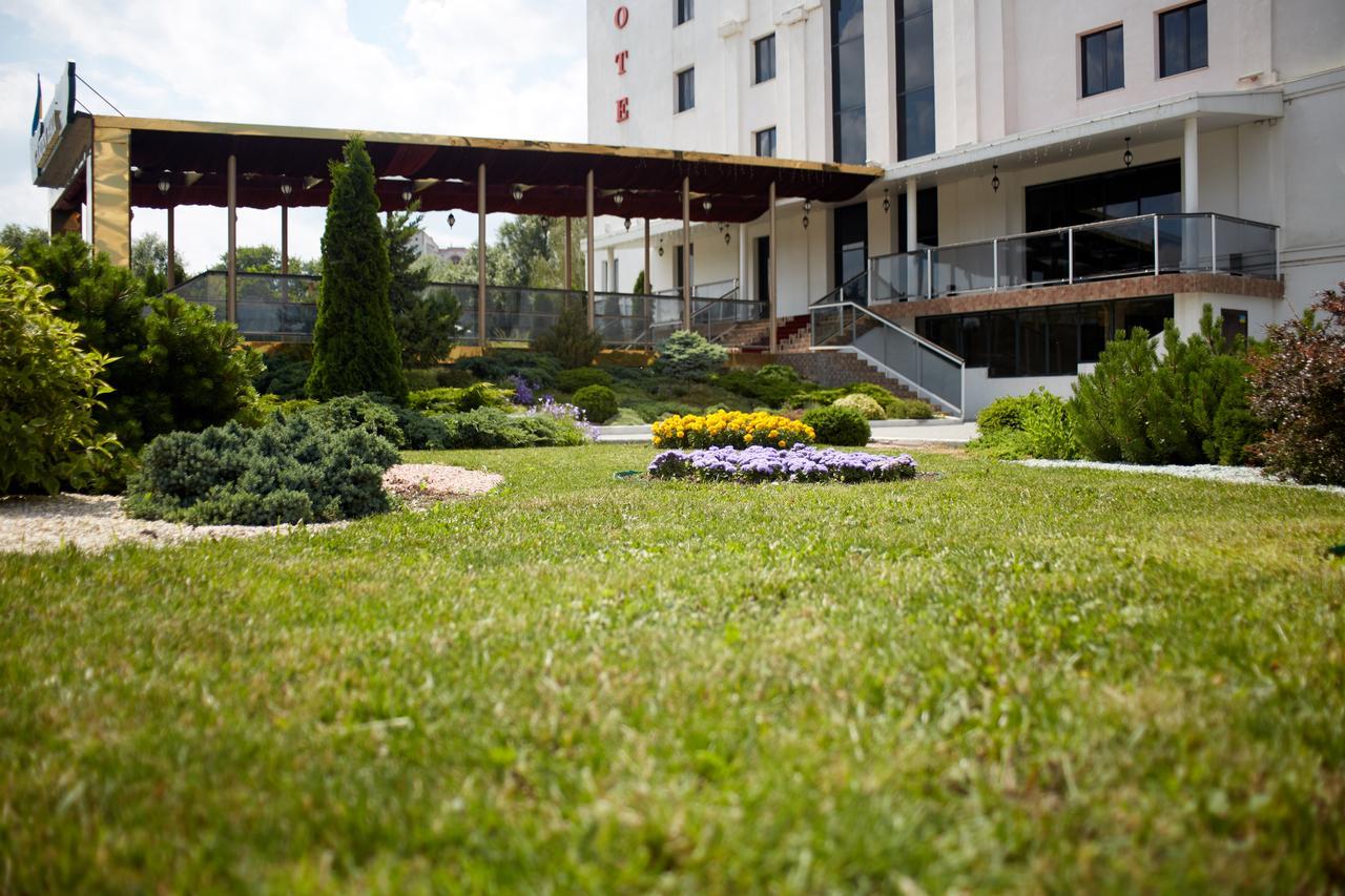 Garden Hall Ternopil Kültér fotó
